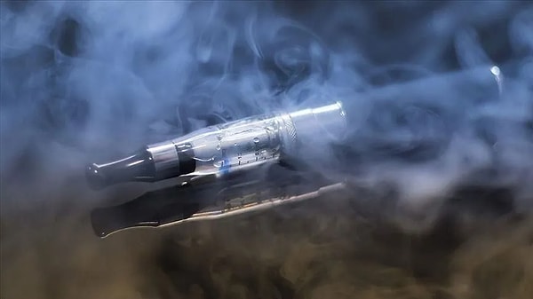 Oğlunun elektronik sigara nedeniyle yaşamını yitirdiğini söyledi.
