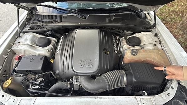 Aylık 30 Bin Lira Maaşla 5.7 Litrelik V8 Motoru Besliyor