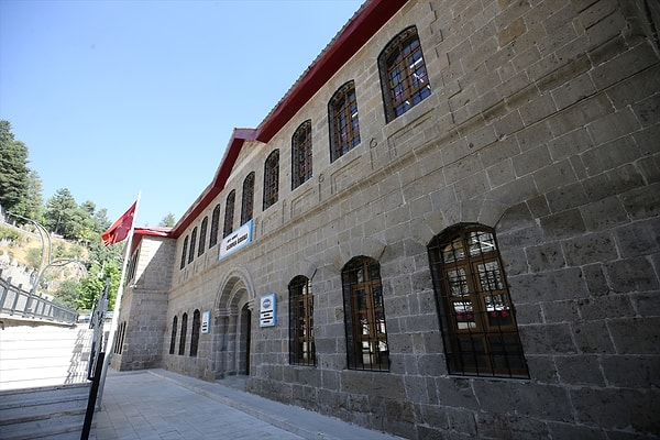 Sıvaların Altından Bitlis Taşı Çıktı