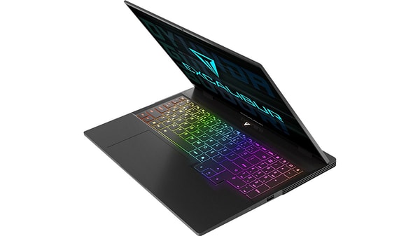 Casper Excalibur G915 açık kapaklı gaming laptop