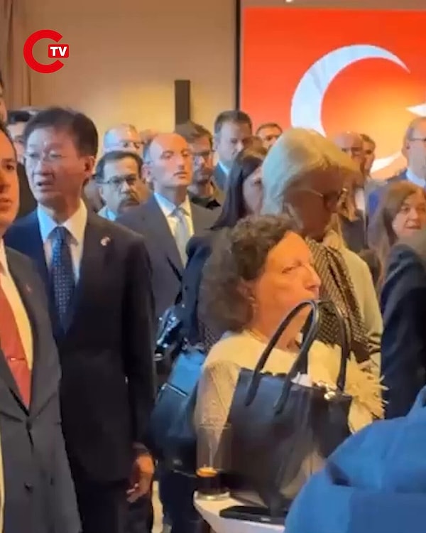 Tamura marşı bir yıl içinde öğrendiğini söyledi ve bunu onur olarak gördü