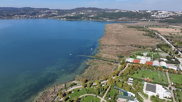 Kuraklıkta göl 28,98 metreye kadar geriledi.