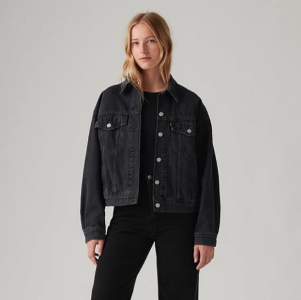 Her mevsim geçişinde stilini bir üst seviyeye taşıyacak Levi’s Kadın Trucker Ceket