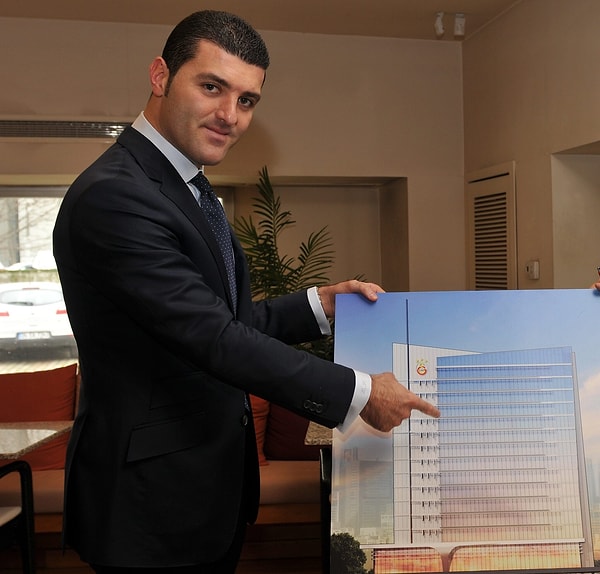Emir Sarıgül, kara para aklama soruşturmasında avukatıyla teslim olduktan sonra 21 Ekim'de tutuklandı.