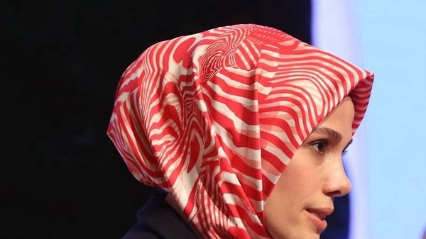 Esra Albayrak Kariyer Başlangıcı
