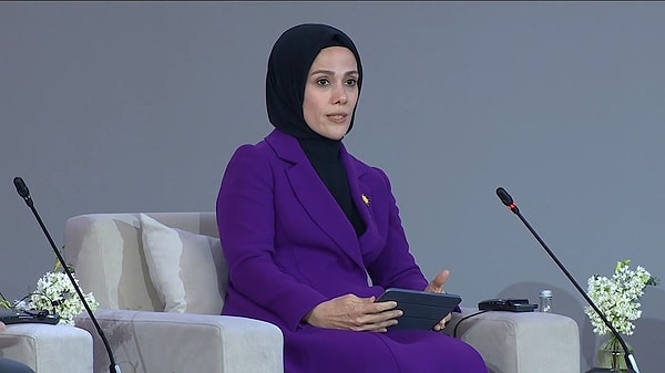 Esra Albayrak Kimdir?