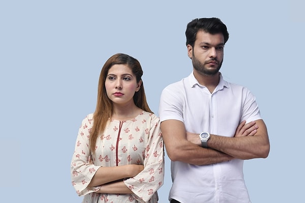 Söylediğiyle tavrı birbirini tutmuyor
