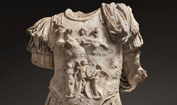 Sotheby's'te 21 Ekim akşamı satılan heykel, tahmini değerinin yaklaşık üç katına ulaşarak rekor kırdı.