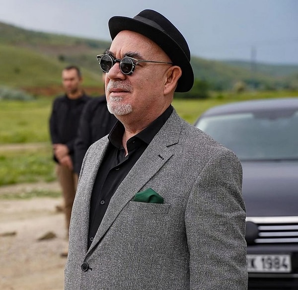 Türk sinema ve televizyon dünyasının kendine has isimlerinden Güven Kıraç, yıllardır birbirinden farklı karakterlerle karşımıza çıkıyor.