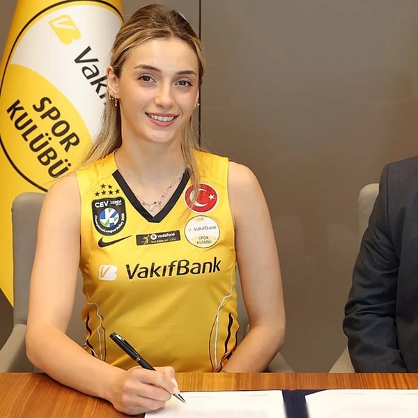 Eylül Akarçeşme ilk sette sakatlandı.