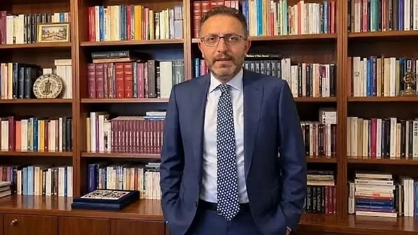 Mahkeme yakalama kararı verdi.