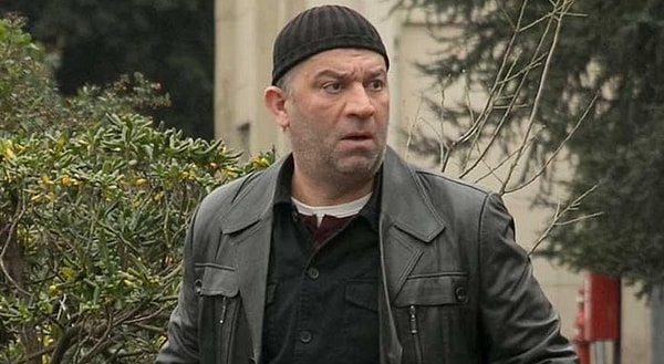 Şevket Çoruh, Arka Sokaklar'ın Mesut Komiser'i olarak yaklaşık 20 yıl boyunca milyonların evine konuk oldu.