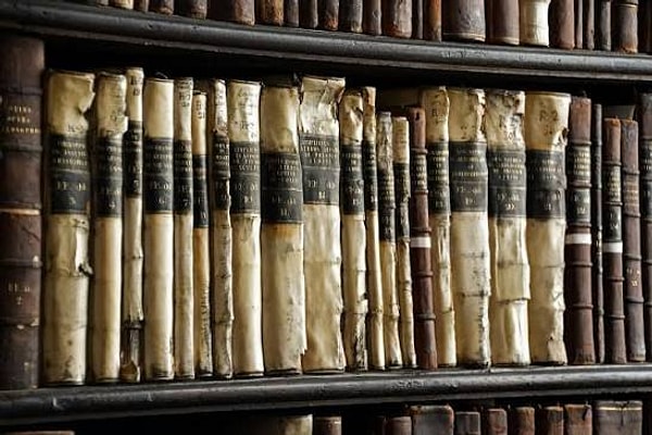 8. Vatikan Apostolik Arşivi'nde 1.200 yılı aşkın bir tarihe ait belgeler saklanıyor.