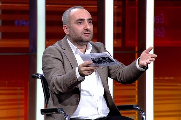 "Sayın Saymaz ayaklarına takılan kelepçe yüzünden evinden dışarı çıkamıyor ancak bereket ki ağzı bantlanmamış..."