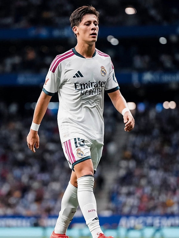 La Liga ve Şampiyonlar Ligi’nde formda bir grafik çizen Barcelona, derbide Real Madrid engeline takıldı.