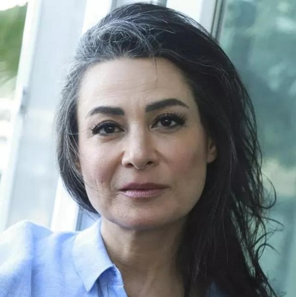 Ceren Soylu'nun son hali, doğal saçları ve sade tarzıyla takipçilerinden yoğun ilgi gördü.