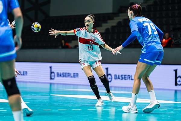 Ukrayna'yı 32-29, İran'ı 30-26 yendik!