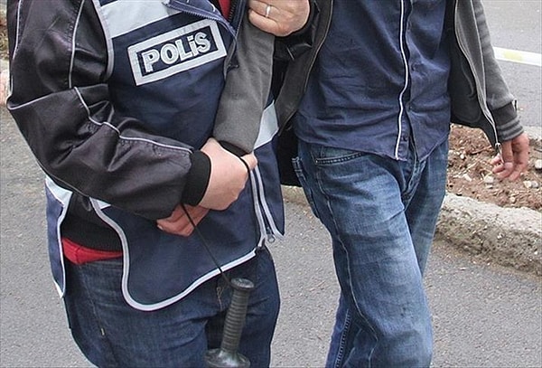 Sıfır Bir dizisinin Cengo'su Cengizhan Yurdutek de Karadağ'da yakalanarak Türkiye'ye getirildi.