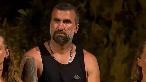 Hikmet Tuğsuz, üç kez Survivor'a katılan ve tutuklama kararı nedeniyle Türkiye'ye dönemeyen isimdi.