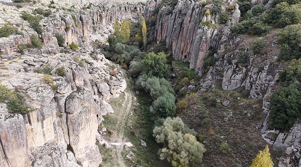 Güzelyurt'taki Manastır Vadisi, yüzyıllar boyunca birçok medeniyete ev sahipliği yapan devasa bir kanyon olarak biliniyor.