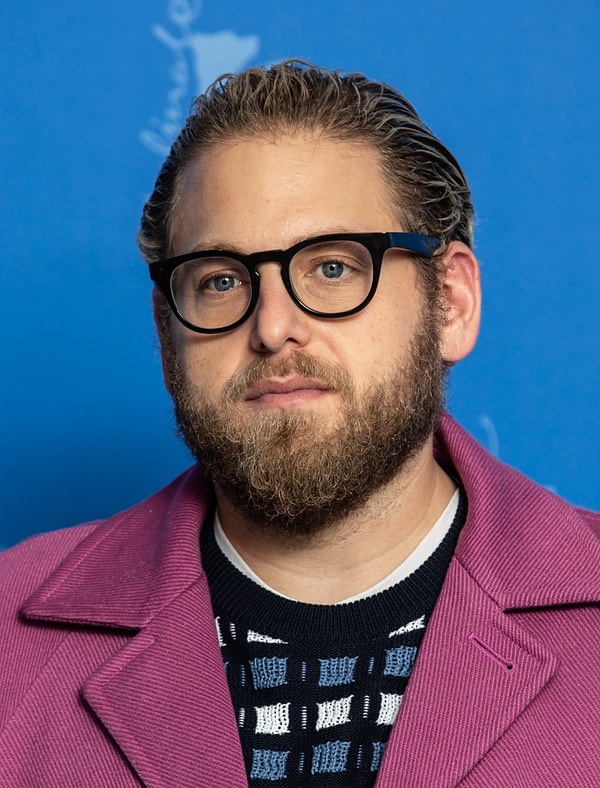 Hollywood'un en tanınan yüzlerinden Jonah Hill, yıllar içindeki fiziksel değişimiyle sık sık gündeme gelen isimlerden.