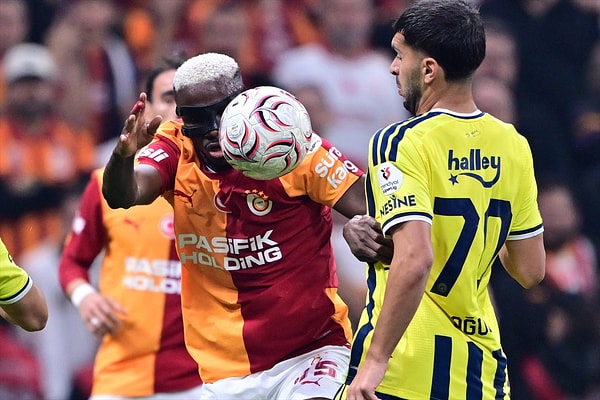 Osimhen gollerine devam ediyor.