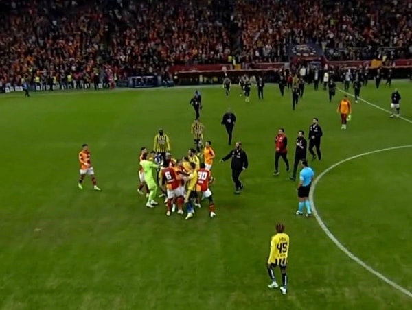 Kerem ve Sallai de tartıştı.