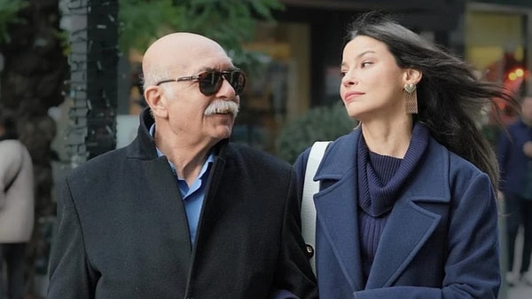 Kızılcık Şerbeti'nde Settar Tanrıöğen'le partner olan Müjde Uzman, Tuzlu Kahve'de eski rol arkadaşının karşısına bu kez organizatör Alev olarak çıkıyor.
