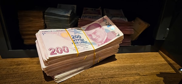 Bütçedeki artış oranı uygulanırsa brüt maaş 44.161 TL'ye, işveren maliyeti 54.649 TL'ye çıkıyor.