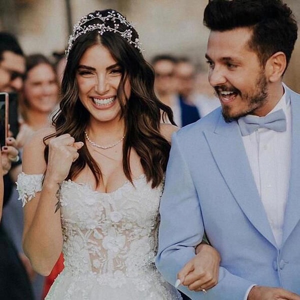 Güzelliği, başarılı oyunculuğu ve dobra açıklamalarıyla tanıdığımız Deniz Baysal, son dönemde özel hayatında yaşadığı gelişmelerle magazin gündeminden düşmüyor.