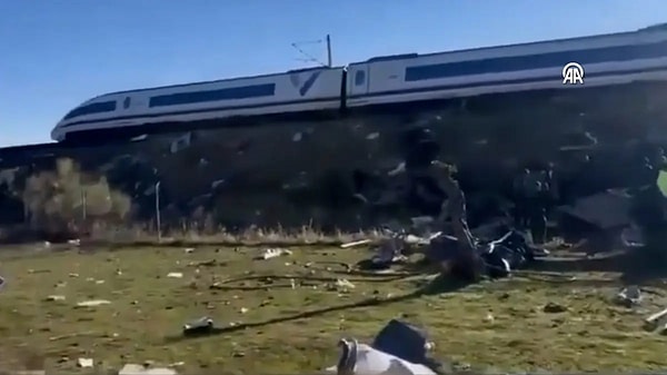 İspanya'da sabah yerel saatle 08.54'te iki hızlı tren çarpıştı.