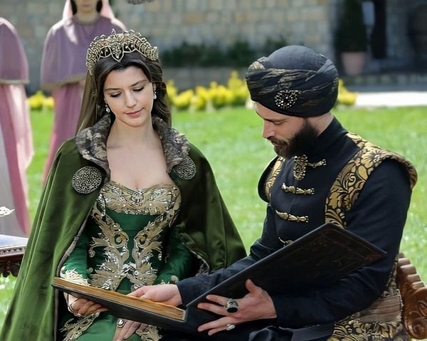 Tüm Yorgun Atlar, eşini kaybeden bir tiyatrocu ile hırsızlık yapan bir adamın yollarını kesiştiriyor.
