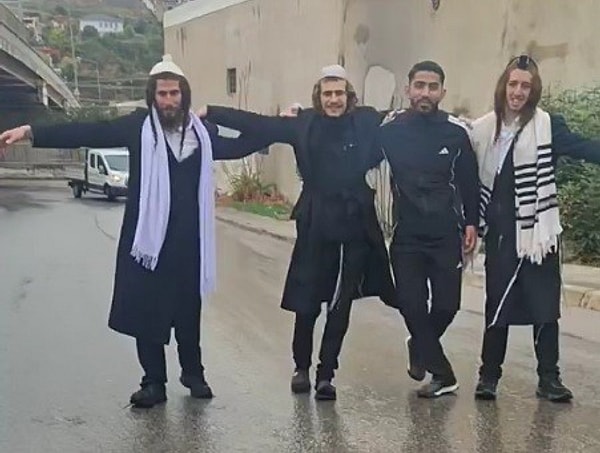 İzmir'de dans edip zıplayan Yahudiler gündem oldu.
