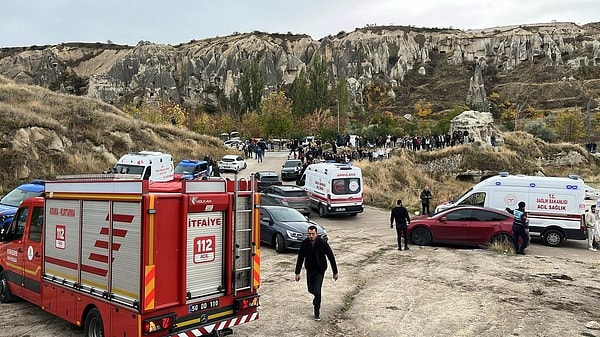 Göreme'de peribacasından kopan kayalar 3 kişinin ölümüne, 5 kişinin yaralanmasına yol açtı.