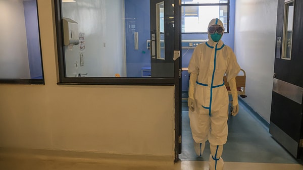 Dünya ebola salgınına karşı alarmda.
