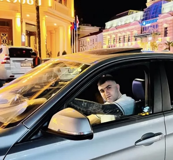 Hastane odasında eşinin gözü önünde öldürüldü.