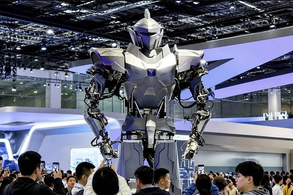 Pekin merkezli NeodraDynamics, 500 kilogramlık yük taşıyabildiğini iddia ettiği 4 metre boyundaki Neo1'i tanıttı.