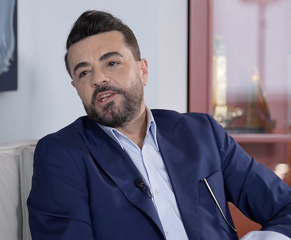 Şarkıcı, eşinin kendisine estetik yaptığı iddiasını yalanladı.