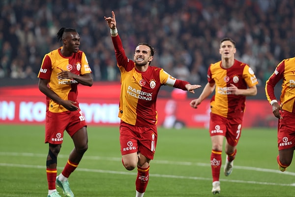Galatasaray ilk yarıyı iki golle üstün tamamladı.