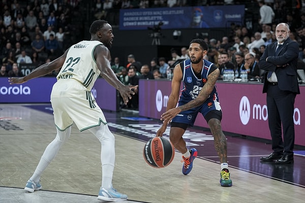 Efes sahasında 15 sayı farkla kazandı.