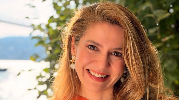 Muhtemel Aşk'ta Defne'nin teyzesi Suzan Poyraz'ı canlandıran Selen Domaç, 22. bölümde diziden ayrılıyor.