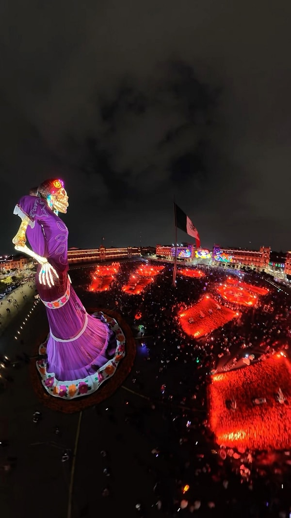 Catrina, Meksikalı ressam ve gravürcü José Guadalupe Posada'nın 1900'lerin başında çizdiği, şapkalı ve zarif giyinmiş kafatası figüründen doğdu.