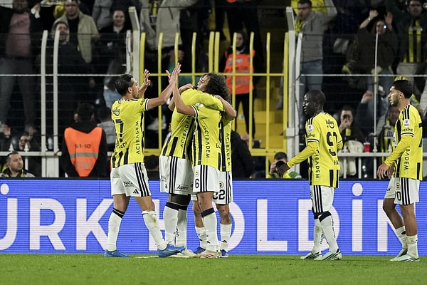 İlk yarıda Guendouzi'nin golü Kadıköy'e nefes aldırdı.