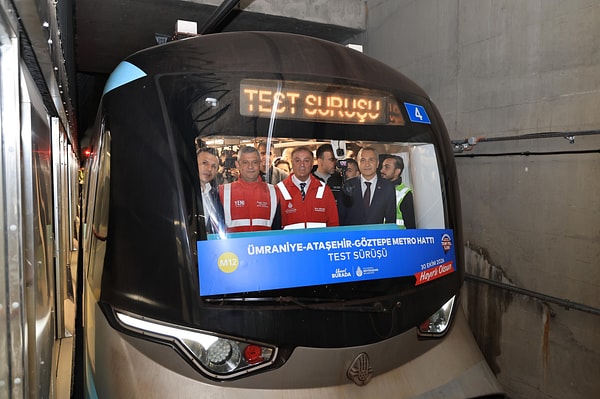 Toplam 11 istasyondan oluşan hatta sürücüsüz vagonlar çalışacak ve hat diğer raylı sistemlerle bağlantılı olacak.