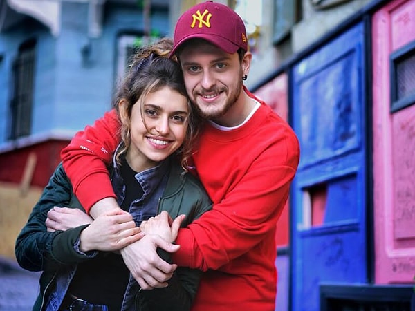 Fakat belki de en büyük sürpriz, sosyal medya fenomeni Alper Rende “En İyi Dijital Erkek İçerik Üreticisi” ödülünü almak üzere sahneye çıkınca yaşandı.