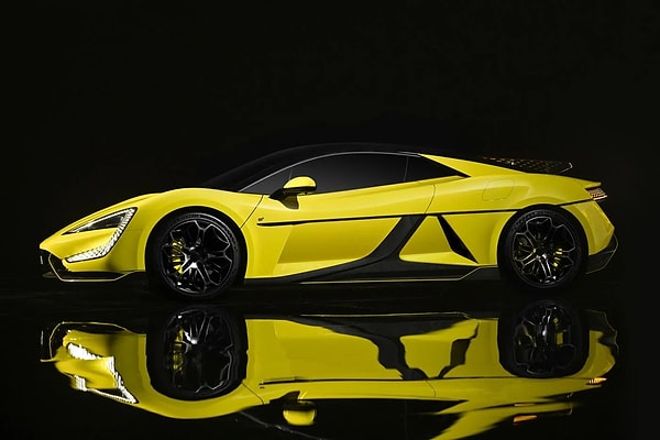 Kolayca gerçekleştirebildiği akrobatik hareketleri ve sarı rengiyle ünlü Transformers film serisinin yıldız karakteri Bumblebee'ye benzettiğimiz araç, süper hızlı elektrikli motoru ile de 0’dan 100’e 2 saniyede çıkabiliyor.