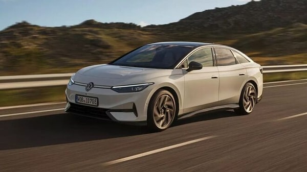 Performans tarafında da iddialı olan otomobil, 286 PS gücünde bir motordan güç alıyor. Bu değerde bir motoru kullanan ilk Volkswagen aracı, 700 km'lik bir menzile sahip.