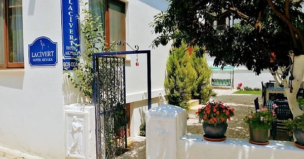 12. Lacivert Otel Akyaka