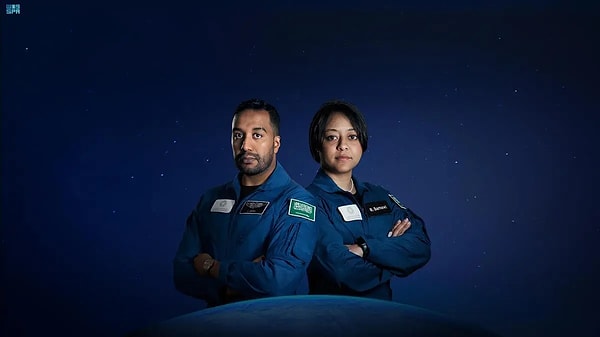 Düzenlenen programda Uzay Komisyonu tarafından belirlenen tecrübeli gökbilimci Ali AlQarni ve ilk Arap kadın astronot olarak bilinen Rayyanah Barnawi görev alacak.