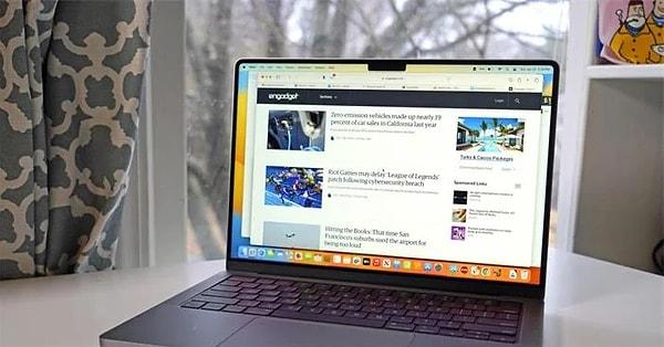 Apple, uzun bir süredir pek de fazla yenilik içermeyen ünlü MacBook serisi dizüstü bilgisayarlarında bazı değişiklik hamleleri yapacak.